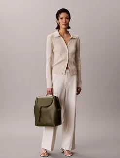 Calvin Klein Rucksack mit Klappe und großem Folien-Logo^Damen Rucksäcke|Taschen