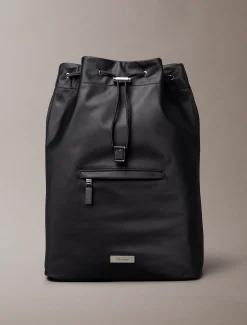 Calvin Klein Rucksack mit Tunnelzugverschluss aus mattem Nylon^Herren Umhängetaschen & Schultertaschen|Taschen