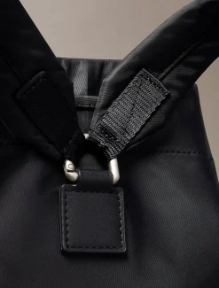 Calvin Klein Rucksack mit Tunnelzugverschluss aus mattem Nylon^Herren Umhängetaschen & Schultertaschen|Taschen
