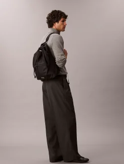 Calvin Klein Rucksack mit Tunnelzugverschluss aus mattem Nylon^Herren Umhängetaschen & Schultertaschen|Taschen