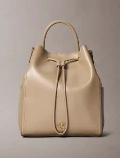 Calvin Klein Rucksack mit Tunnelzugverschluss und Monogramm^Damen Rucksäcke|Taschen