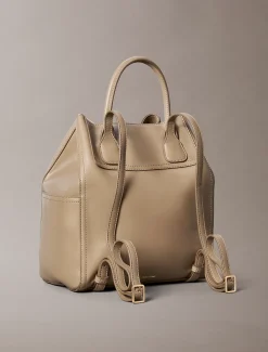 Calvin Klein Rucksack mit Tunnelzugverschluss und Monogramm^Damen Rucksäcke|Taschen