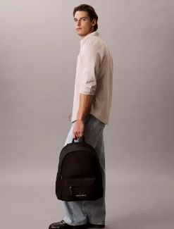 Calvin Klein Runder Rucksack aus Nylon mit Monologo^Damen Taschen & Accessoires|RucksäckeFrisch Eingetroffen