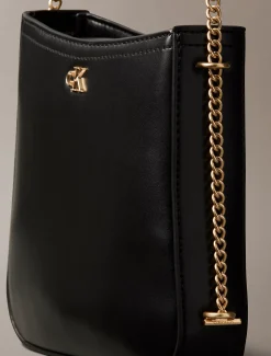 Calvin Klein Satteltasche mit Monogramm und Kettenriemen^Damen Umhängetaschen|Taschen