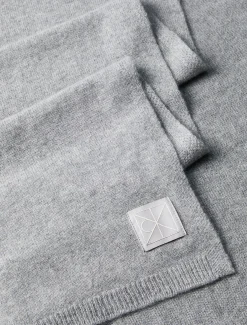 Calvin Klein Schal aus Kaschmir mit Emblem-Logo^Damen Schals & Handschuhe|Schals & Handschuhe