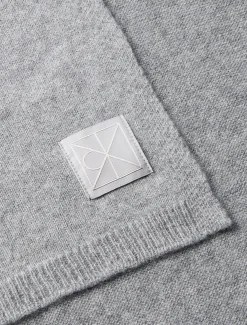 Calvin Klein Schal aus Kaschmir mit Emblem-Logo^Damen Schals & Handschuhe|Schals & Handschuhe