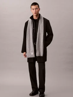 Calvin Klein Schal aus Kaschmir mit Emblem-Logo^Damen Schals & Handschuhe|Schals & Handschuhe