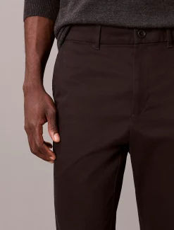 Calvin Klein Schmal zulaufende Chinohose aus Satin^Herren Hosen & Shorts