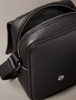 Calvin Klein Schmale Reporter Bag aus Leder^Herren Umhängetaschen & Schultertaschen|Taschen