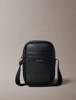 Calvin Klein Schmale Reporter Bag mit Relief-Logoplakette^Herren Umhängetaschen & Schultertaschen|Taschen