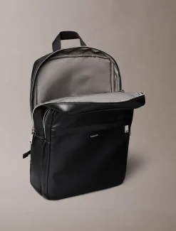 Calvin Klein Schmaler eckiger Rucksack mit Mikromuster^Herren RucksäckeFrisch Eingetroffen|Taschen