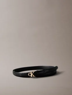 Calvin Klein Schmaler Logo-Gürtel aus Vollnarbenleder^Damen Gürtel
