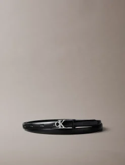 Calvin Klein Schmaler Logo-Gürtel aus Vollnarbenleder^Damen Gürtel