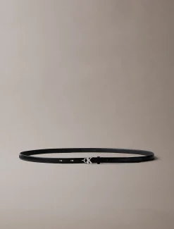 Calvin Klein Schmaler Logo-Gürtel aus Vollnarbenleder^Damen Gürtel
