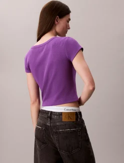 Calvin Klein Schmales Badge-T-Shirt aus gerippter Baumwolle^Damen T-shirts & Tops