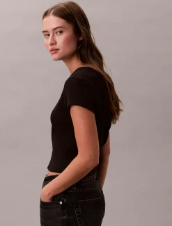 Calvin Klein Schmales Badge-T-Shirt aus gerippter Baumwolle^Damen T-shirts & Tops