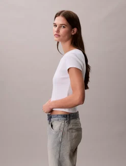 Calvin Klein Schmales Badge-T-Shirt aus gerippter Baumwolle^Damen T-shirts & Tops