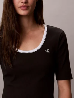 Calvin Klein Schmales geripptes T-Shirt mit offenem Rücken^Damen T-shirts & Tops