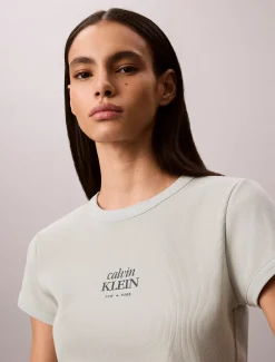 Calvin Klein Schmales Logo-T-Shirt aus gerippter Baumwolle^Damen T-shirts & Tops