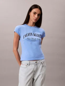 Calvin Klein Schmales T-Shirt mit Varsity-Logo^Damen T-shirts & Tops