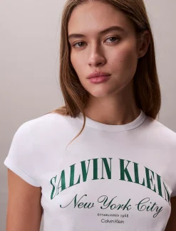 Calvin Klein Schmales T-Shirt mit Varsity-Logo^Damen T-shirts & Tops