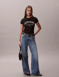 Calvin Klein Schmales T-Shirt mit Varsity-Logo^Damen T-shirts & Tops