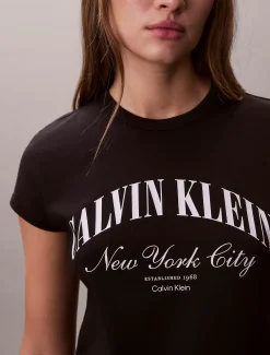 Calvin Klein Schmales T-Shirt mit Varsity-Logo^Damen T-shirts & Tops