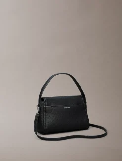 Calvin Klein Schultertasche aus genarbtem Leder^Damen Umhängetaschen|SchultertaschenFrisch Eingetroffen