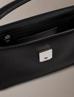 Calvin Klein Schultertasche aus genarbtem Leder^Damen Umhängetaschen|SchultertaschenFrisch Eingetroffen