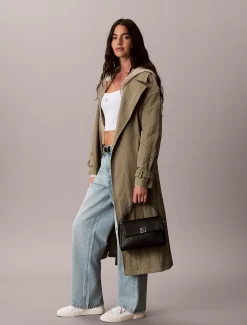 Calvin Klein Schultertasche aus genarbtem Leder^Damen Umhängetaschen|SchultertaschenFrisch Eingetroffen