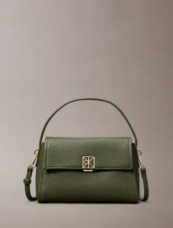 Calvin Klein Schultertasche aus genarbtem Leder^Damen Umhängetaschen|SchultertaschenFrisch Eingetroffen