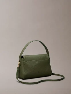 Calvin Klein Schultertasche aus genarbtem Leder^Damen Umhängetaschen|SchultertaschenFrisch Eingetroffen