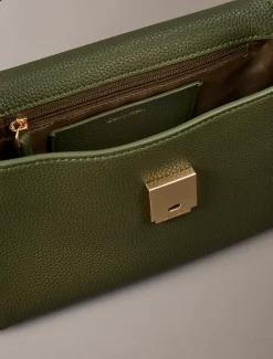 Calvin Klein Schultertasche aus genarbtem Leder^Damen Umhängetaschen|SchultertaschenFrisch Eingetroffen