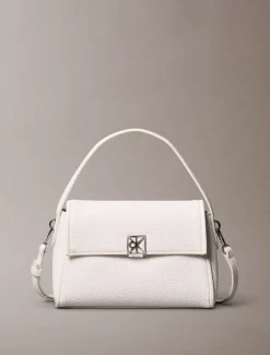 Calvin Klein Schultertasche aus genarbtem Leder^Damen Umhängetaschen|SchultertaschenFrisch Eingetroffen