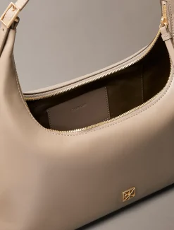 Calvin Klein Schultertasche aus glattem Leder mit Emblem-Logo^Damen SchultertaschenFrisch Eingetroffen|Taschen