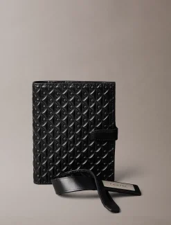 Calvin Klein Set aus Reisepasshalter und Gepäckanhänger mit Monogramm^Herren Geldbörsen & Kartenetuis