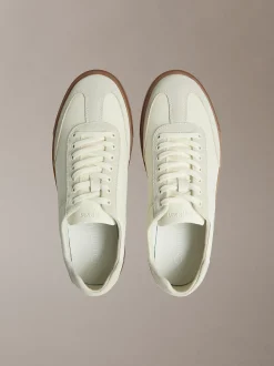 Calvin Klein Sneakers aus Leder mit charakteristischem Logo^Damen SneakerFrisch Eingetroffen