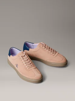 Calvin Klein Sneakers aus Wildleder mit charakteristischem Logo^Damen SneakerFrisch Eingetroffen