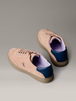 Calvin Klein Sneakers aus Wildleder mit charakteristischem Logo^Damen SneakerFrisch Eingetroffen