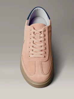 Calvin Klein Sneakers aus Wildleder mit charakteristischem Logo^Damen SneakerFrisch Eingetroffen