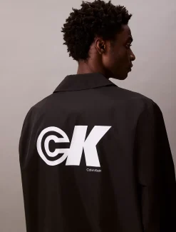 Calvin Klein Sportliche Coach-Jacke mit Monogramm-Logo^Herren JackenFrisch Eingetroffen