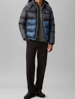 Calvin Klein Steppjacke aus Nylon in Blockfarben-Design^Herren Stepp Jacken|JackenFrisch Eingetroffen