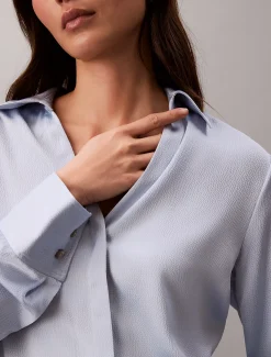 Calvin Klein Tailliertes Hemd aus gehämmertem Satin^Damen Hemden & Blusen