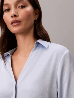 Calvin Klein Tailliertes Hemd aus gehämmertem Satin^Damen Hemden & Blusen