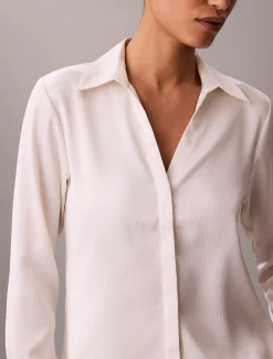 Calvin Klein Tailliertes Hemd aus gehämmertem Satin^Damen Hemden & Blusen