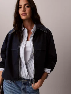 Calvin Klein Tech-Denim-Jacke mit Reißverschluss^Damen Jeansjacken|JackenFrisch Eingetroffen