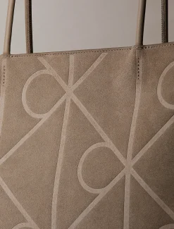 Calvin Klein Tote Bag aus Wildleder mit geprägtem Emblem-Logo^Damen Tote Bags|Taschen