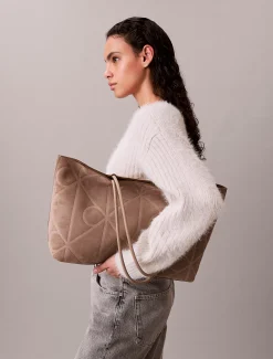 Calvin Klein Tote Bag aus Wildleder mit geprägtem Emblem-Logo^Damen Tote Bags|Taschen