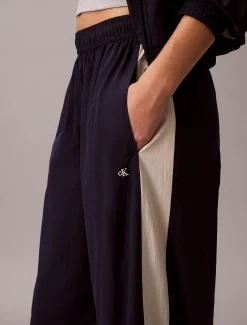 Calvin Klein Trainingshose aus Nylon mit relaxter Passform^Damen Hosen & Shorts