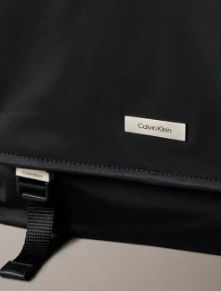 Calvin Klein Umhängetasche aus mattem Nylon^Herren Taschen